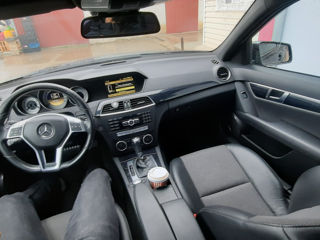 Mercedes C-Class foto 9