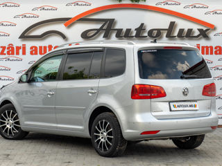 Volkswagen Touran foto 2