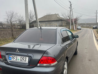 Mitsubishi Lancer foto 4