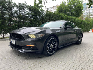 Ford Mustang foto 2