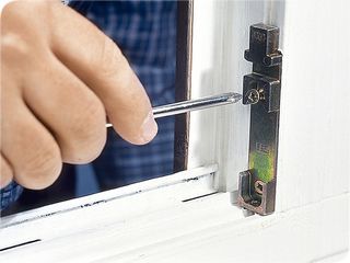 Reparatia urgenta a geamurilor si usilor din pvc plase antiinsecte.срочный ремонт окон и дверей foto 3