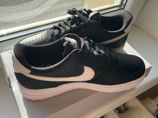 Nike AirForce 1 Black and White foto 3