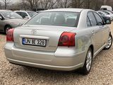 Toyota Avensis foto 4