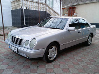 Mercedes E-Class foto 5