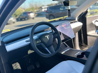 Tesla Model Y foto 9