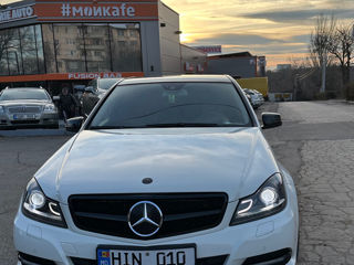 Mercedes C-Class foto 2