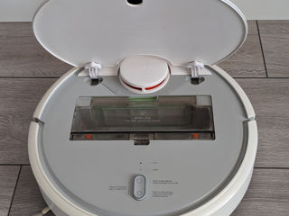 Продается Робот-пылесос Xiaomi Mi Robot Vacuum Cleaner. foto 3