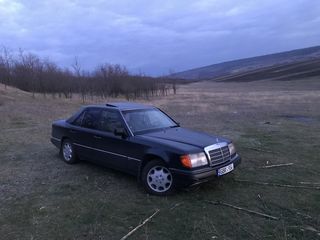 Mercedes Series (W124) foto 2