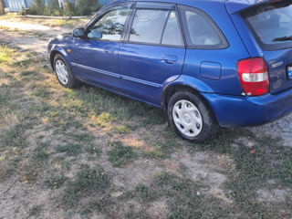 Mazda 323 foto 4