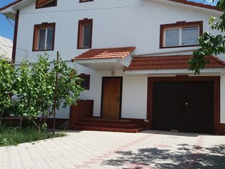 Casa de locuit cu 2 etaje + mansarda - Dumbrava 134900 euro foto 1