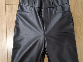 Pantaloni noi din piele Zara foto 2