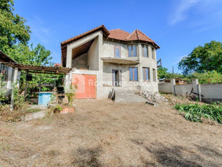 Vânzare casă spațioasă în centrul satului Cojusna! 360 mp+16 ari! foto 2