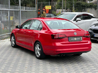 Volkswagen Jetta foto 4