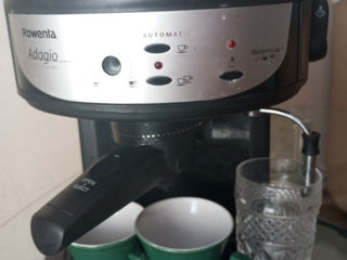 Отличная работающая кофе -машина.