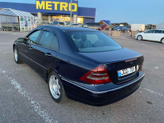 Mercedes C-Class foto 2