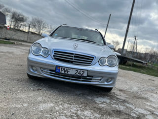 Mercedes C-Class foto 1