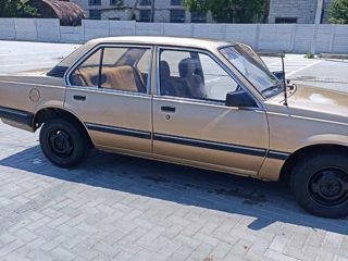 Opel Ascona foto 4