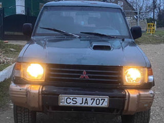 Mitsubishi Pajero foto 2