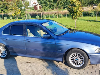 BMW 5 Series foto 4