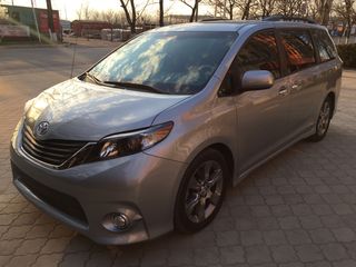 Toyota Sienna foto 2