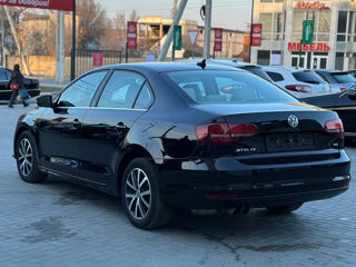 Volkswagen Jetta foto 5