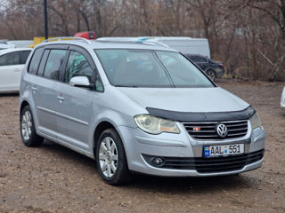 Volkswagen Touran foto 3