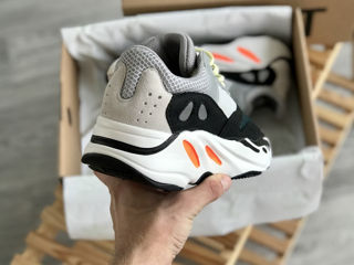 Adidas Yeezy Boost 700 Unisex foto 4