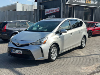 Toyota Prius v