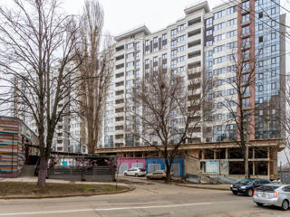 Apartament cu 3 camere, 87 m², Buiucani, Chișinău foto 2