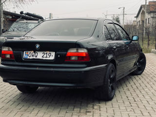 BMW 5 Series foto 6