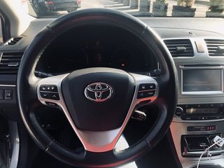 Toyota Avensis foto 8