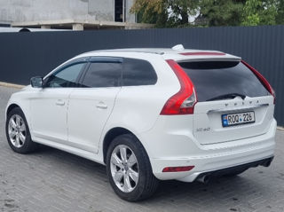 Volvo XC60 foto 1