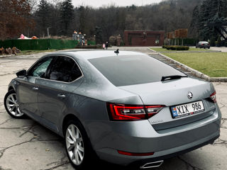 Skoda Superb foto 2