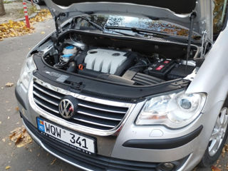 Volkswagen Touran foto 4