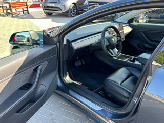 Tesla Model 3 foto 7