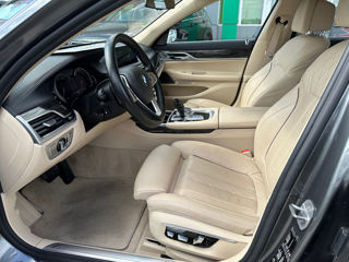 BMW 7 Series фото 7