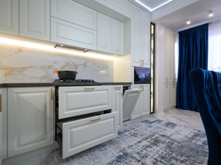 Bucătărie albă frezată în stil neoclasic foto 11