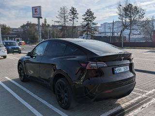 Tesla Model Y foto 2