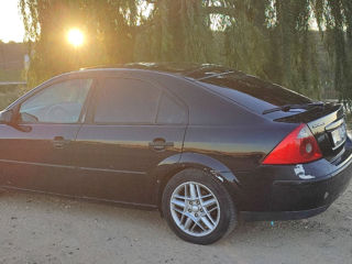 Ford Mondeo foto 9