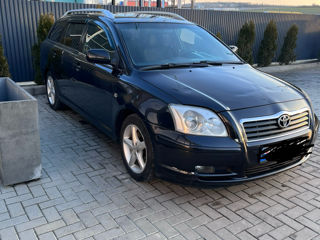 Toyota Avensis foto 2