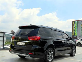 KIA Carnival foto 2