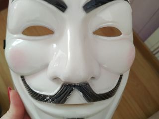 Продам маску V for Vendetta/ Se vinde masca V for Vendetta foto 1