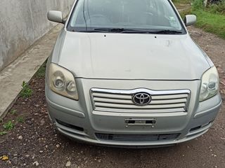 Toyota avensis foto 5