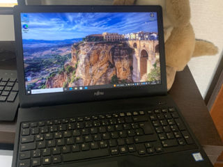 Fujitsu 15 ( intel Core i5 7200U/ 8GB DDR4/ 256GB SSD )