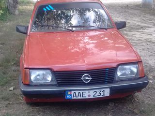 Opel Ascona foto 3