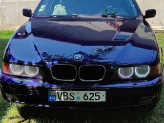 BMW 5 Series foto 1