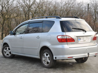 Toyota Avensis Verso foto 5