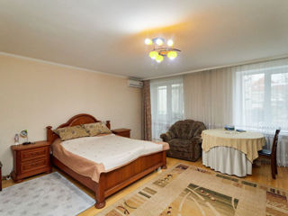 Apartament cu 2 camere, 70 m², Centru, Chișinău foto 1