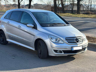 Mercedes B-Class foto 2