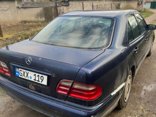 Mercedes E-Class foto 2